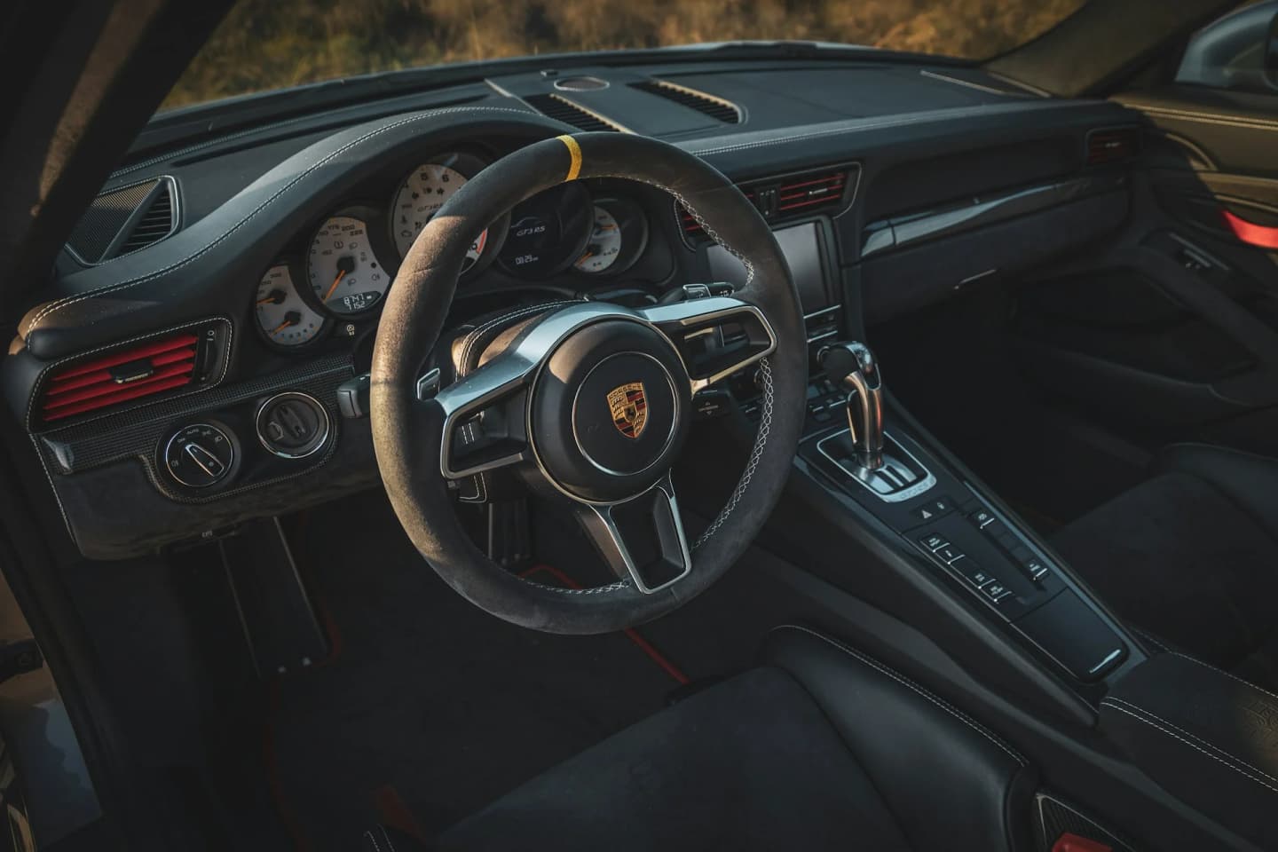 Handgeschakeld vs Automaat: Welke auto’s hebben de voorkeur van liefhebbers?